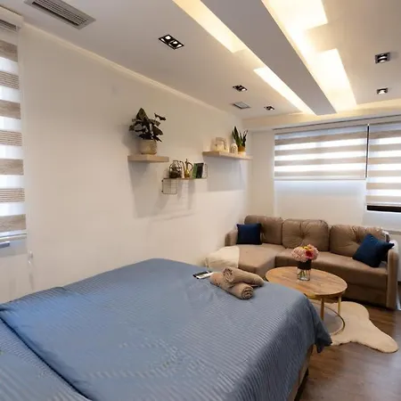 Bonsai Apartment *